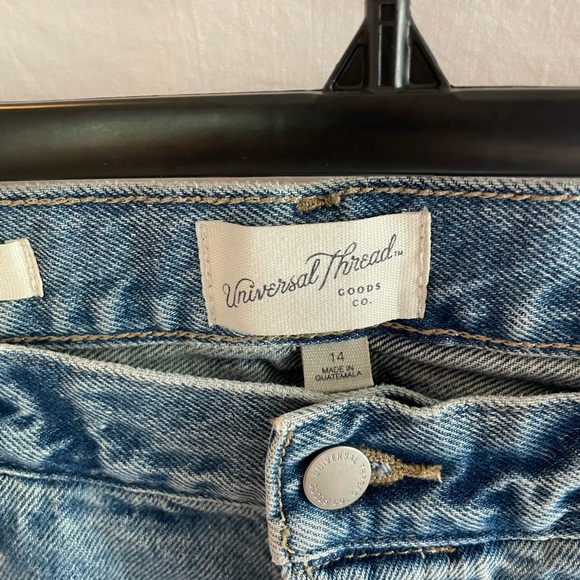 Universal Thread Blue Relaxed Jeans - Picture 2 of 5